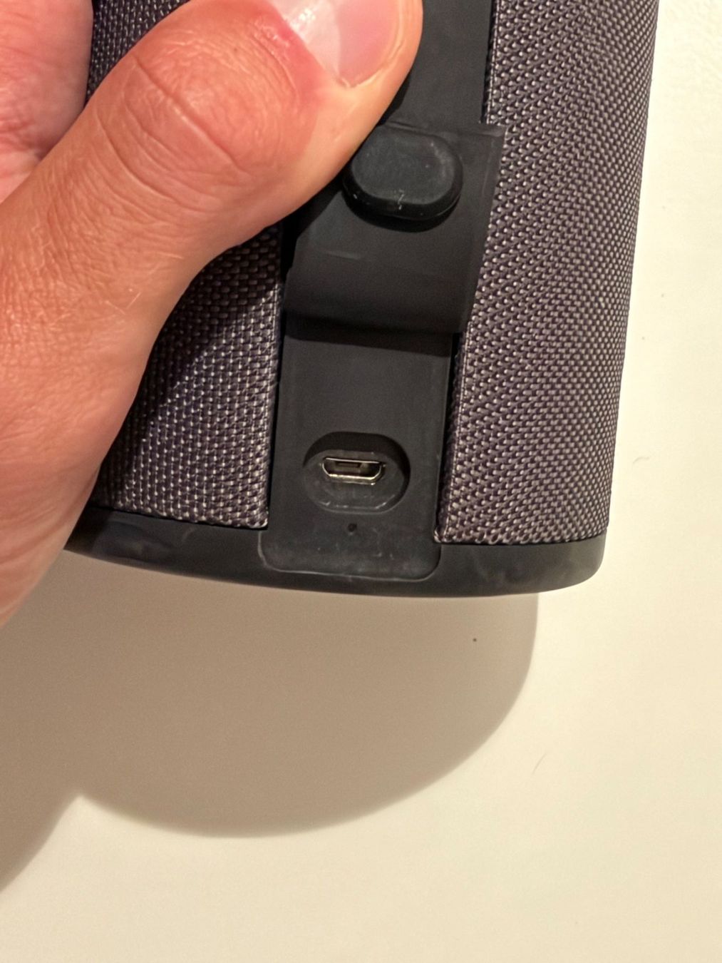 Ultimate Ears Casse acustiche: Megaboom 3 Ultimate Ears schwarz Bluetooth Lautsprecher – Usato da Walchwil venduto da SIAM14 4
