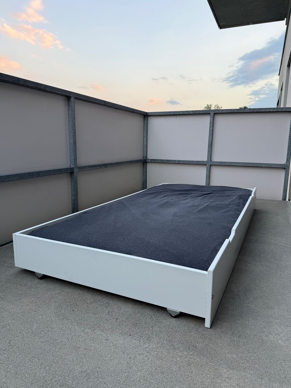 Betten: Kinderbett mit Rollen weiss 90x190cm – Neu (gemäss Beschreibung) aus Balgach von hub_kqm9 2
