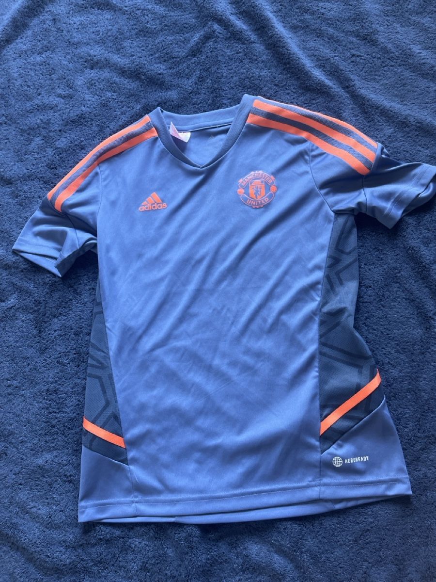 Manchester United Scarpe, pantaloni & magliette da ginnastica: Maillot Manchester United  – Nuovo (secondo la descrizione) da Chambésy venduto da wal_zv2t