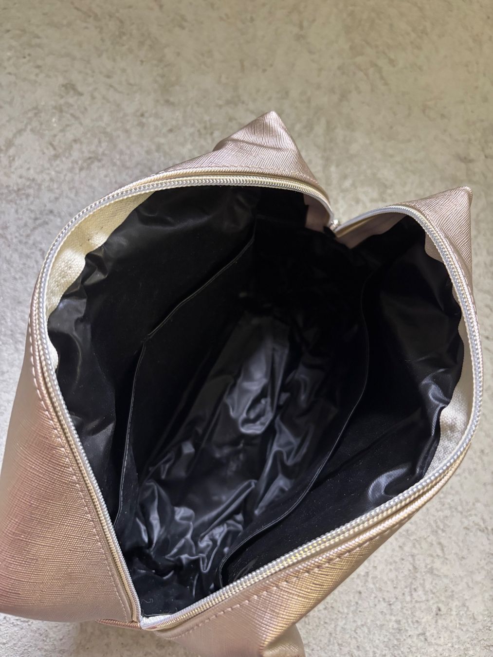 Kosmetikkoffer: Kosmetiktasche / Kulturbeutel, goldfarben – Gebraucht aus Sonterswil von VD-Service 3