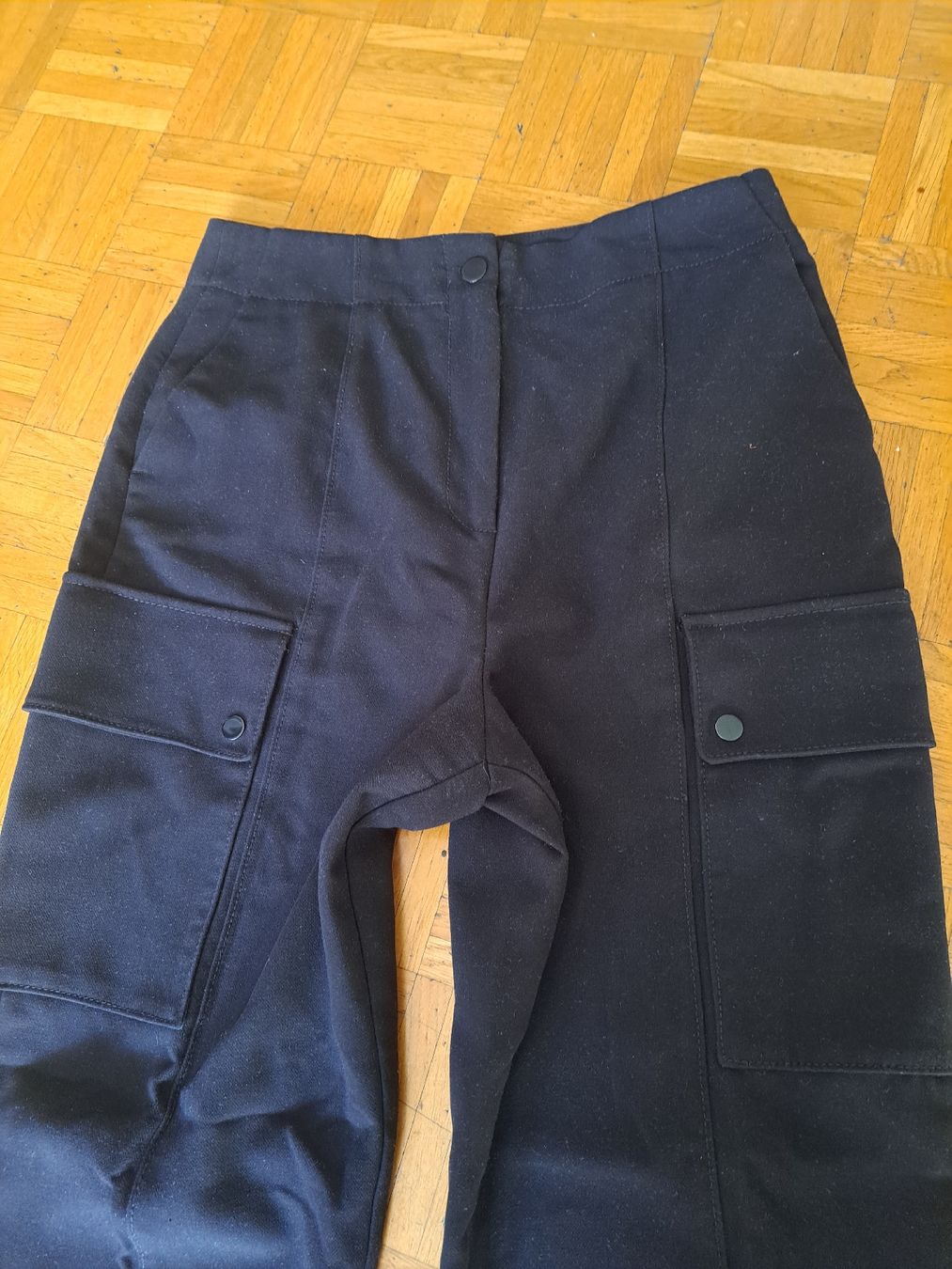 Sandro Pantaloni: Pantalon cargo Sandro noir taille 38. Parfait  – Usato da Chêne-Bourg venduto da mar_p5n7 4