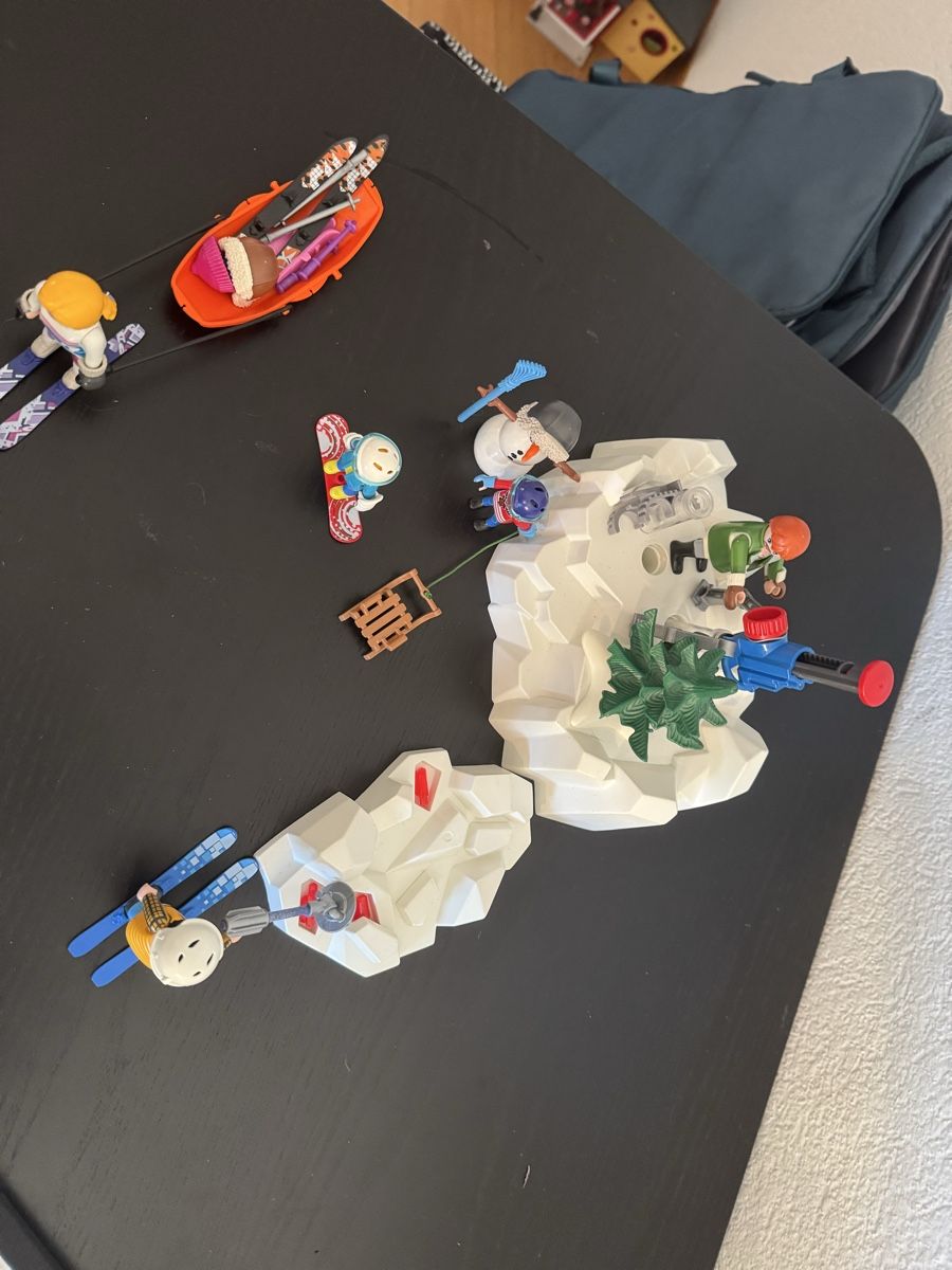 Spielzeuge: Playmobil Winterlandschaft mit Figuren  – Gebraucht aus Bremgarten AG von NIKSELBREM 4