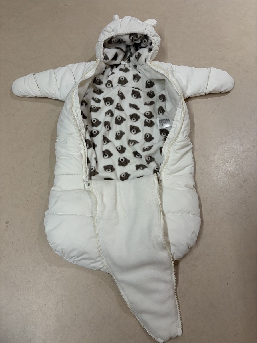 Kleiderpakete & -sets: Combinaison blanche à capuche 2-4 mois 62-68 – Gebraucht aus Bouveret von nat_rk7v 2