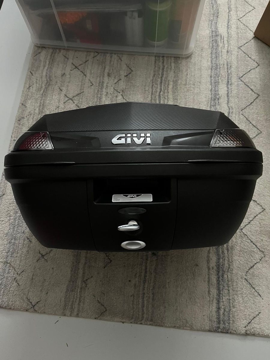 Givi Topcase: Givi Topcase B47 Blade Tech – Nuovo (secondo la descrizione) da Gerzensee venduto da eos01