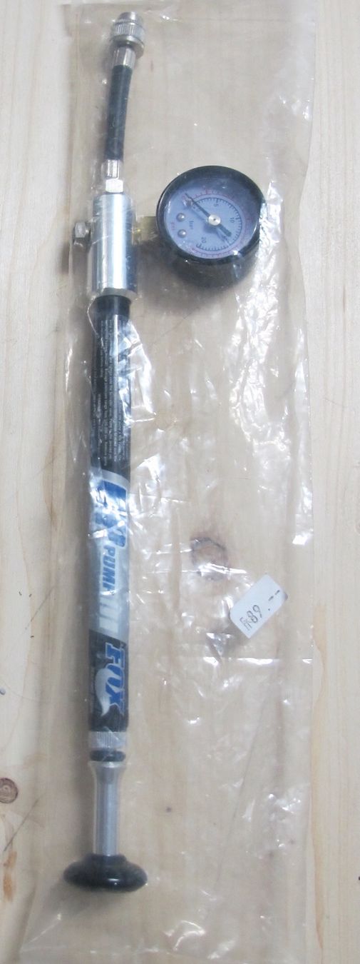 Pompes et pièces: Fox HP pump Stossdämpferpumpe – Neuf avec emballage d'origine à Reinach BL par breidarlon728