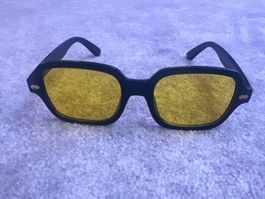 Stylische Sonnenbrille mit gelben Gläsern