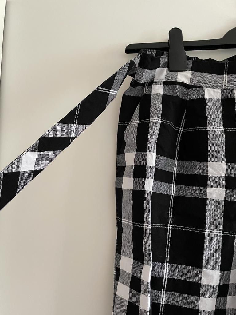 Pantaloni: Pantalon noir et blanc – Usato da Sion venduto da edelweissse 2