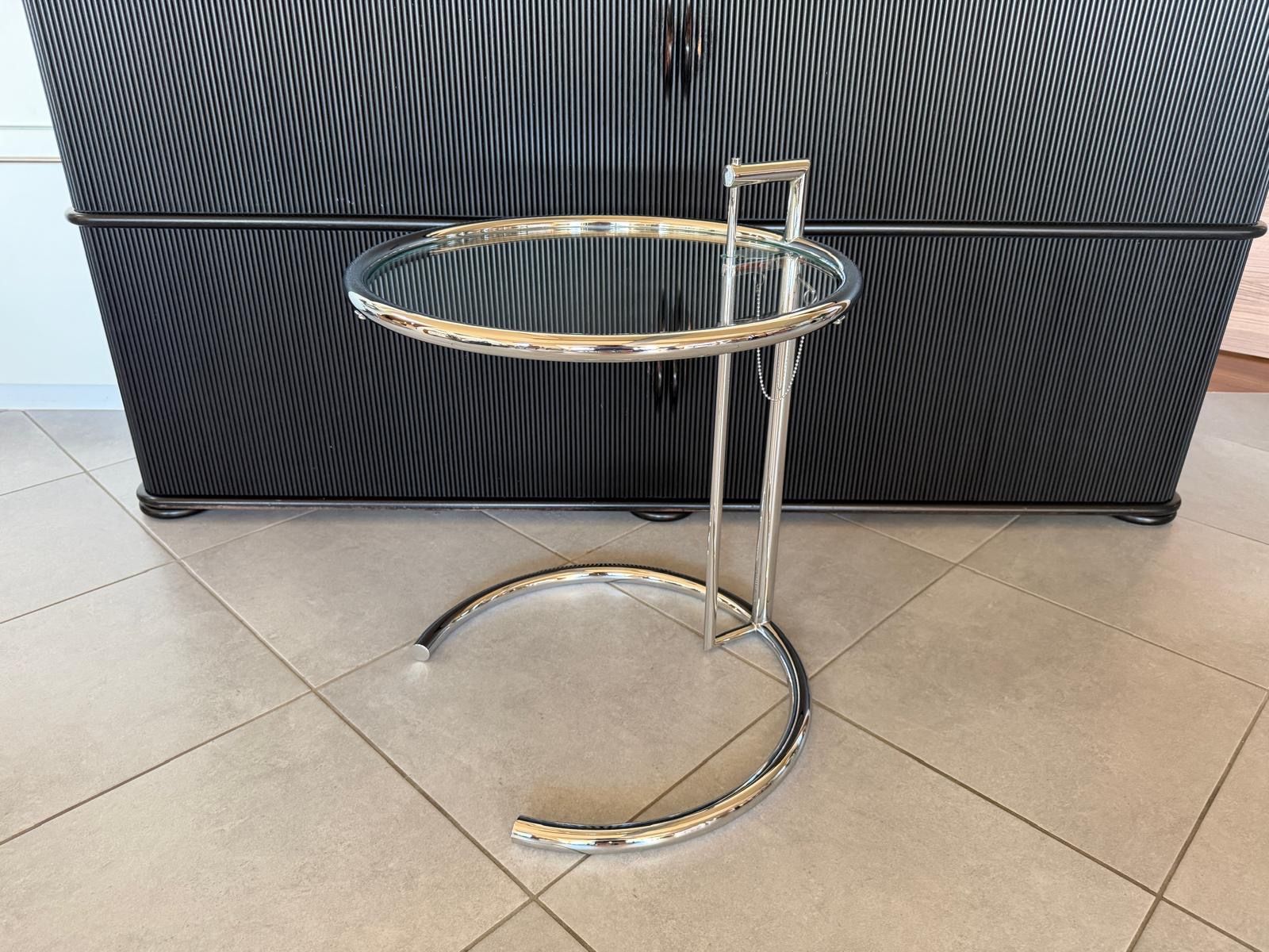 Classicon Tavoli: ClassiCon Adjustable Table E.1027 von Eileen Gray – Usato da Trüllikon venduto da mrs_2lc5 1