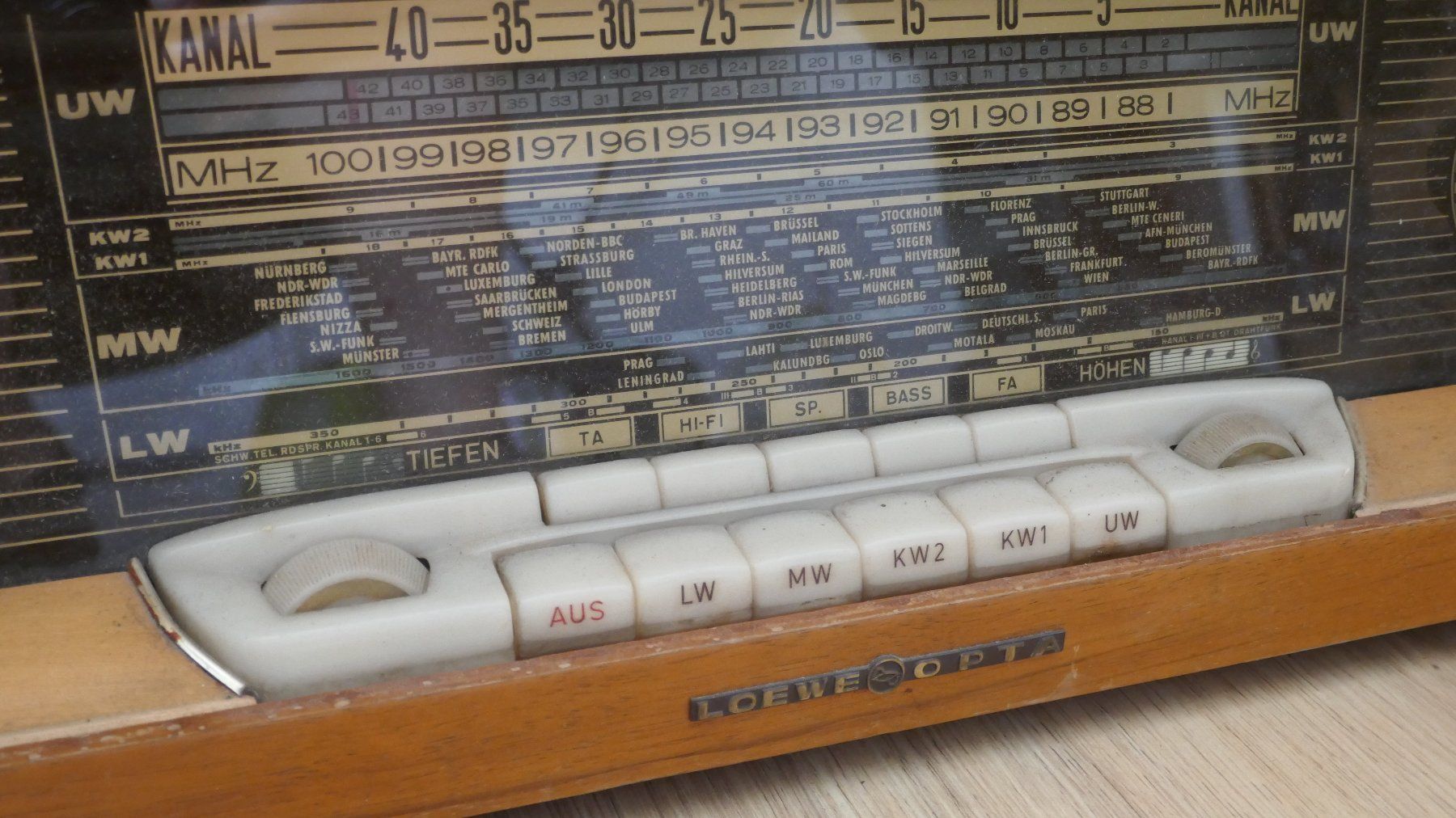 Loewe Radio: Loewe Opta - Antiker Radio – Usato da Wenslingen venduto da FairlightCMI 1