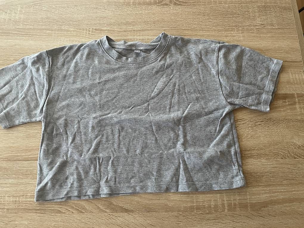 T-shirt: Graues T-Shirt – Usato da Basel venduto da Make-up-lover 2