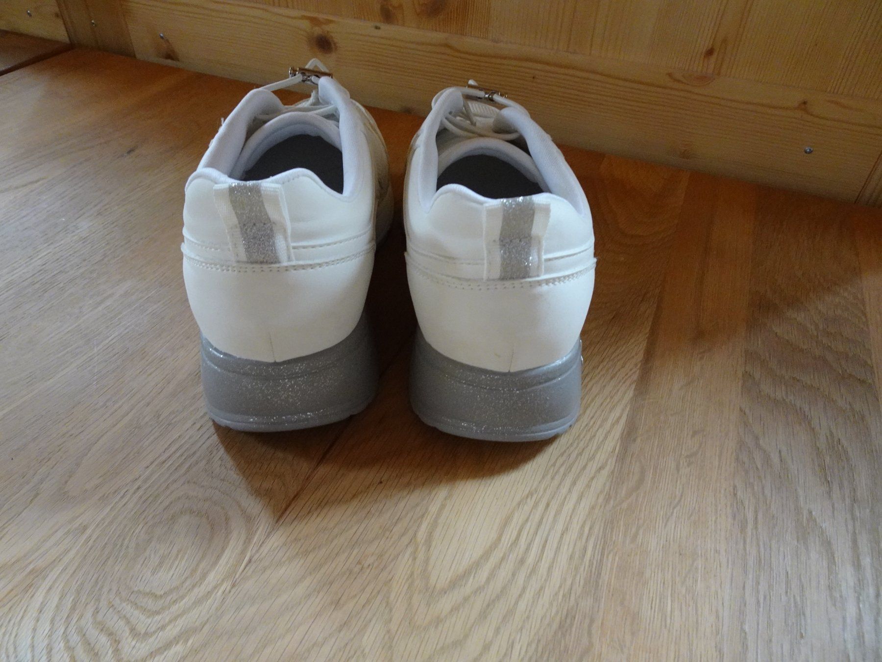 Bench Damenschuhe: Weisse Venice Sneakers Gr. 36 - 260288 – Gebraucht aus Küssnacht am Rigi von Schuhe-Secondhand 1