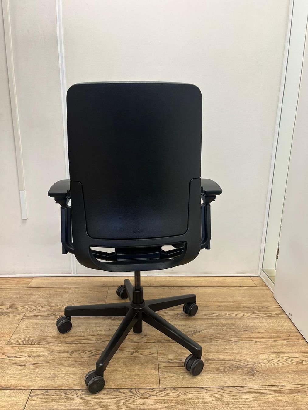 Steelcase Sedie: Steelcase Amia Grau – Usato da Purmerend venduto da Offeco 3