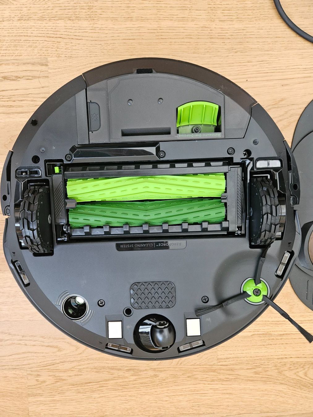 Irobot Aspirapolveri & Accessori: Neuer Irobot Roomba J7+ – Nuovo (secondo la descrizione) da Oberwil-Lieli venduto da ver_9r2k 1