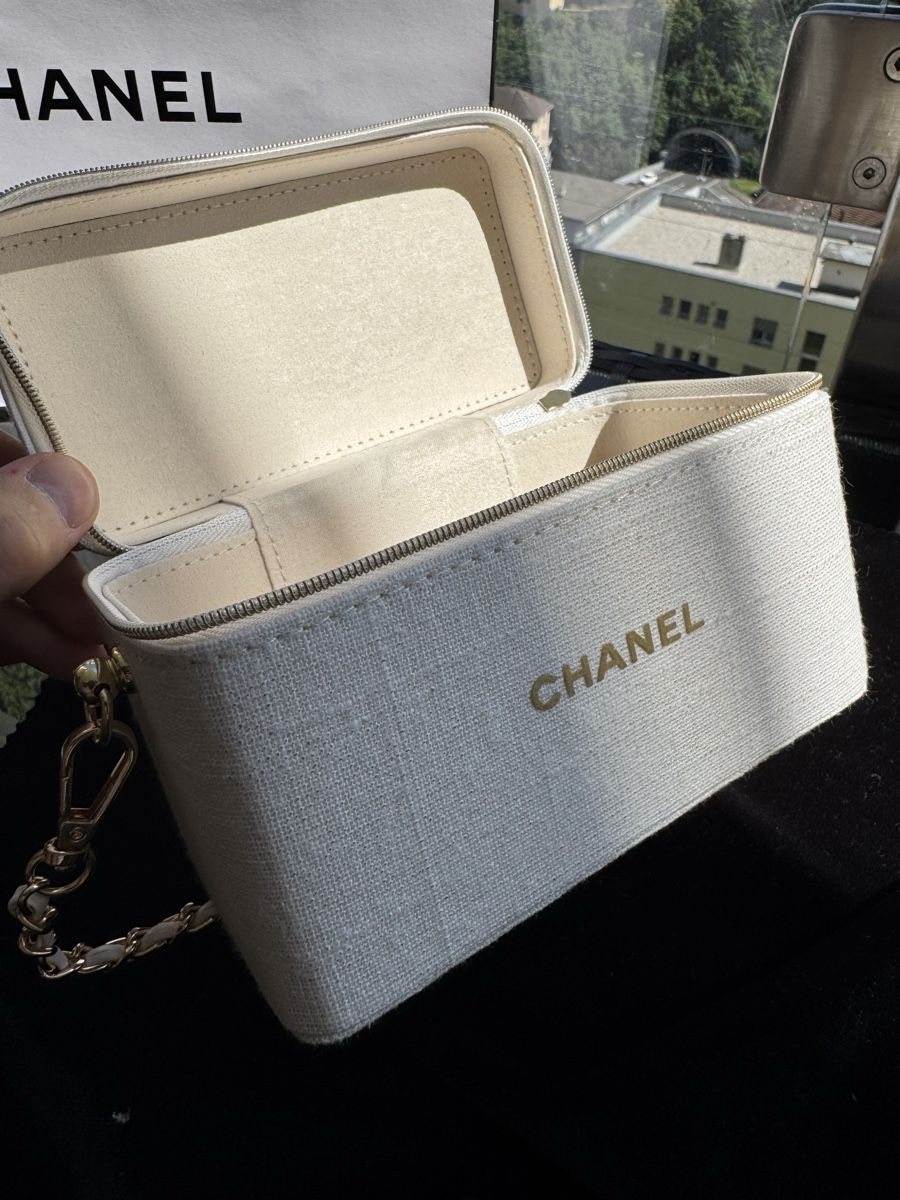 Chanel Sacs femmes: Sac Chanel Vanity VIP – Neuf avec emballage d'origine à Neuchatel par mar_9blm 4