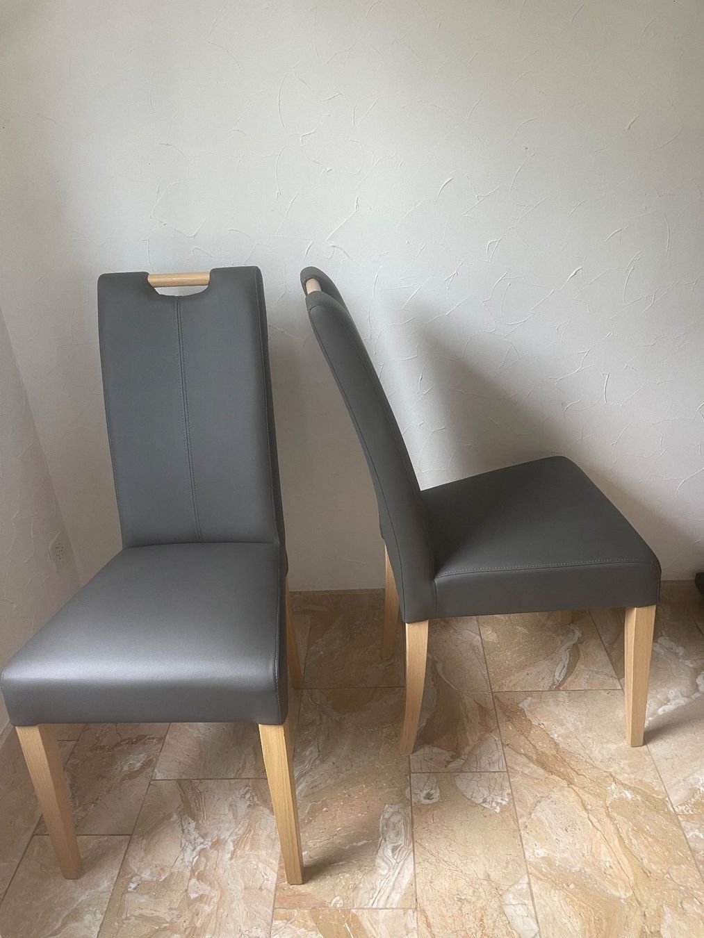 Stühle: Essstühle Neu grau – Neu (gemäss Beschreibung) aus Dietikon von Nieselchen 1