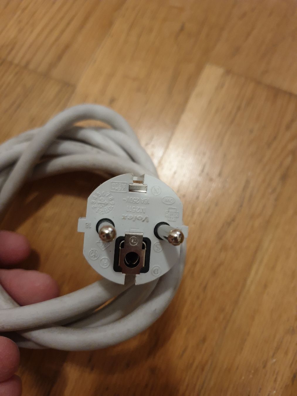 Kabel: Netzkabel-Adapter CH auf EU-Stecker, 3-polig,  grau 014 – Gebraucht aus Ittigen von Ziok187 3