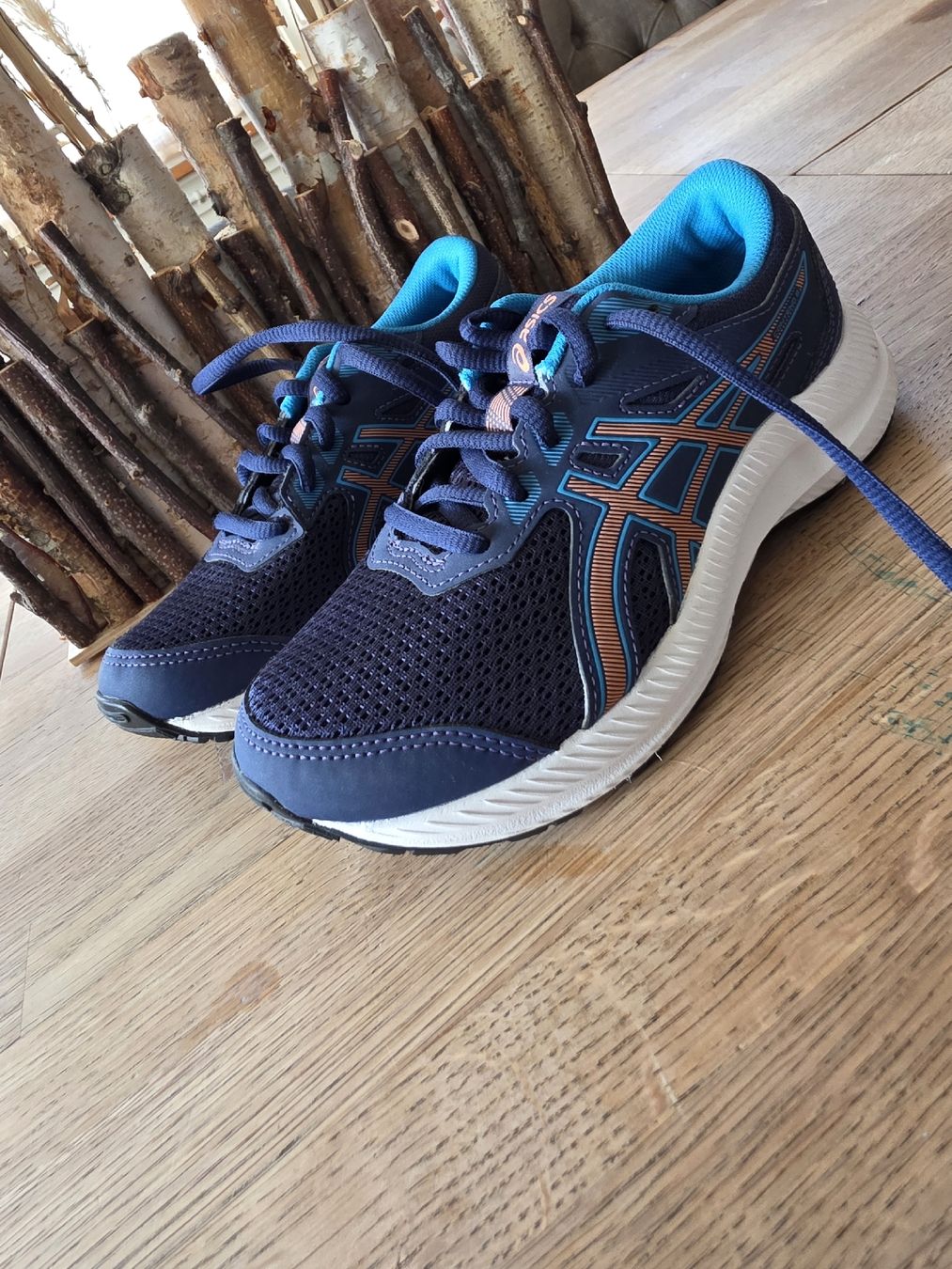Asics Chaussures garçon: Asics NEU! Turnschuhe Gr.33.5 – Neuf (Voir description) à St. Peterzell par upcycling_