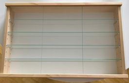 Vitrine Aussen Breite: 57cm - Höhe: 36cm - Tiefe: 8cm -