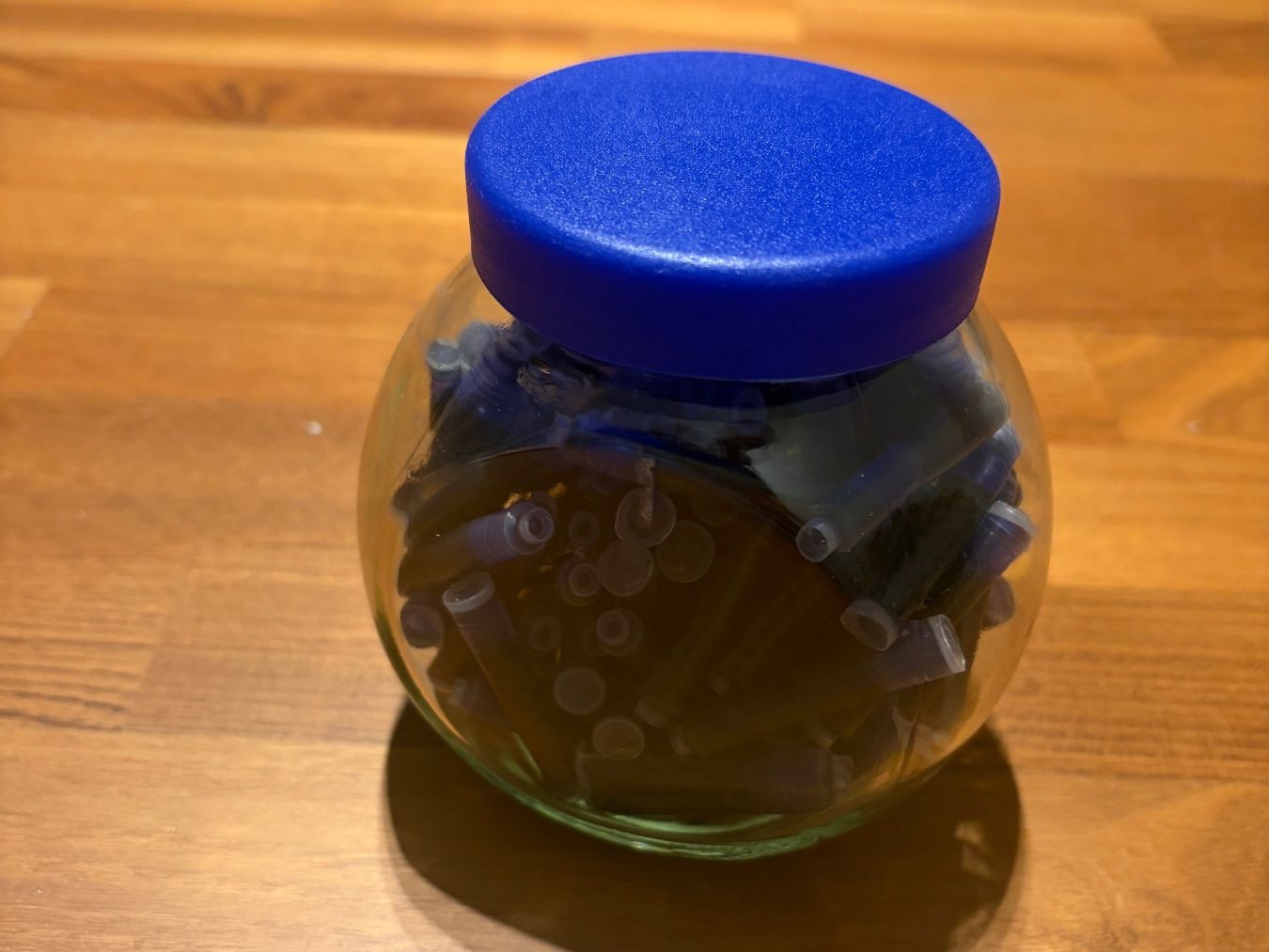 Altro in Scrittura & Disegno: Glas mit blauen Tintenpatronen – Nuovo (secondo la descrizione) da Oberbüren venduto da mjt_xw5w