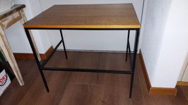 Tisch / Beistelltisch mit Holzplatte und Metallgestell