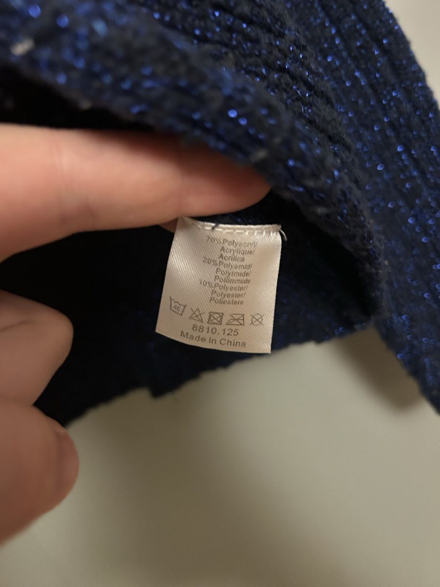 Pulls et sweat-shirts: Mädchenpulli (104) – D'occasion à Basel par enfantdor 2