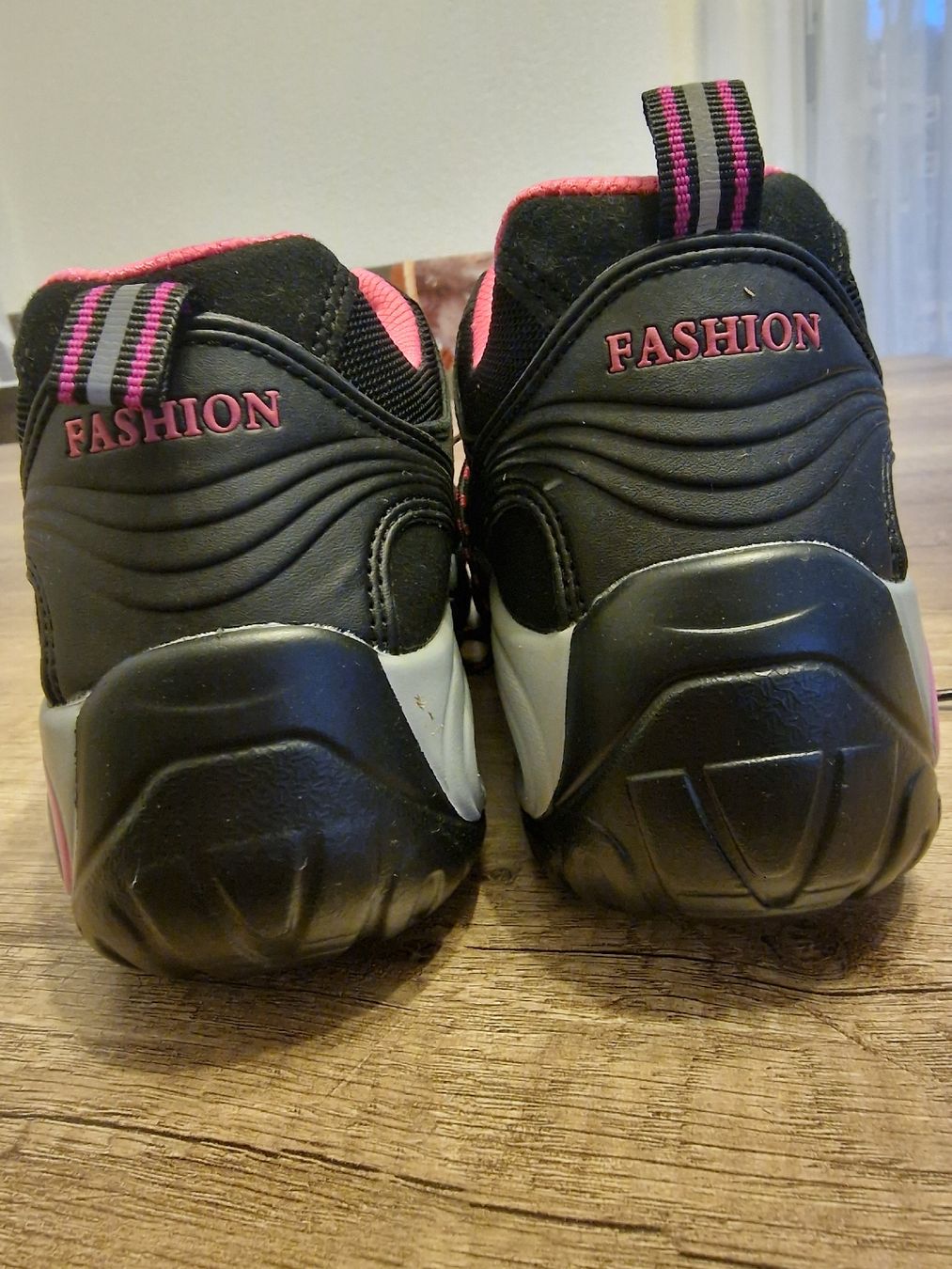 Scarpe da donna: Damen Wanderschuhe Gr. 40, schwarz/grau/pink – Nuovo (secondo la descrizione) da Laupen ZH venduto da girl_7 2