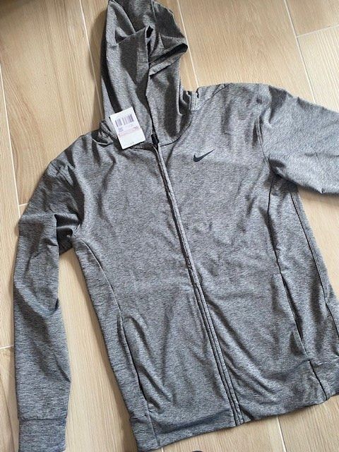 Nike Jacken: neues NIKE Jäckli Gr. XS/S – Neu (gemäss Beschreibung) aus Staufen von Nasli 1