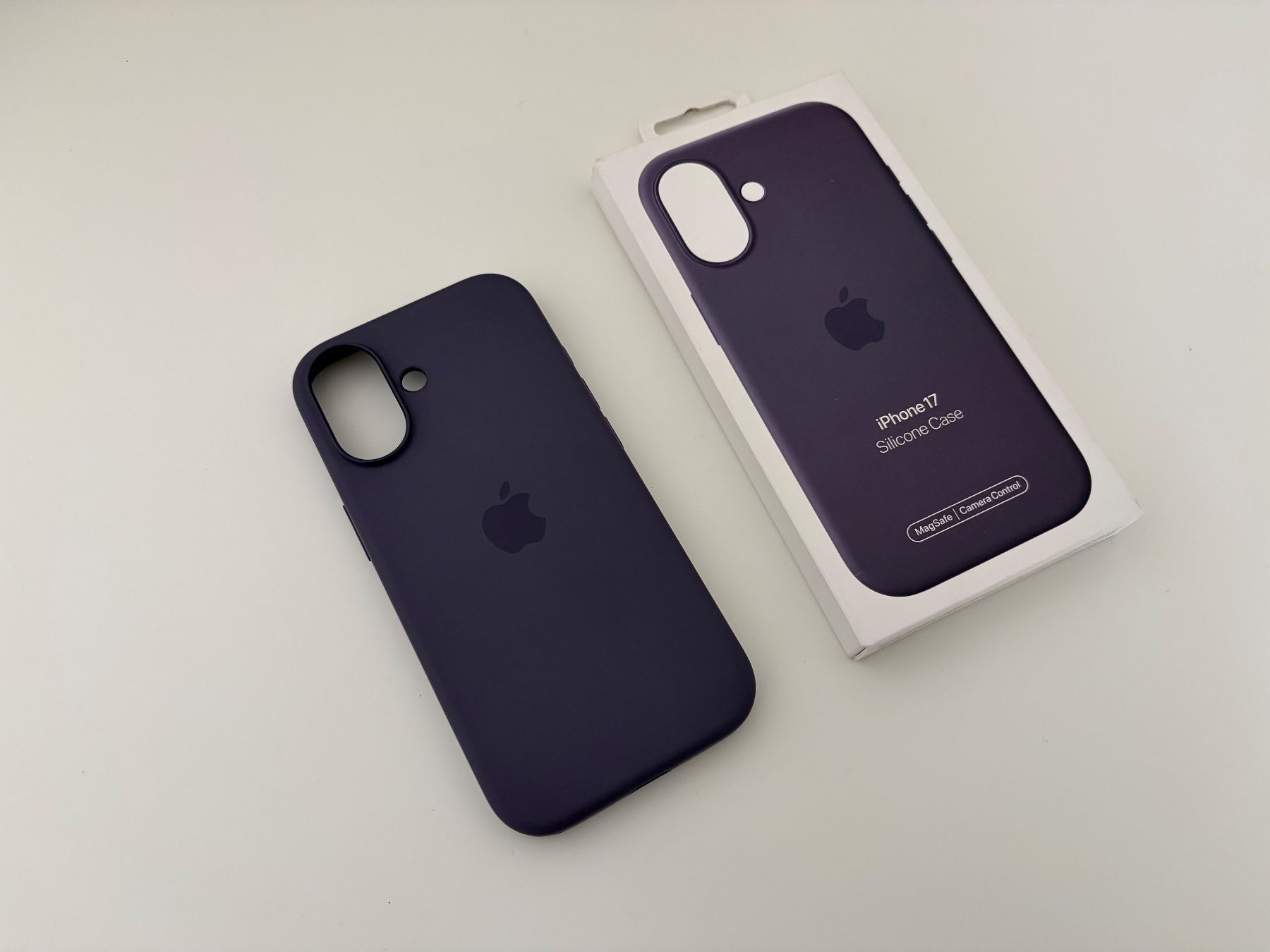 Apple Cover & Protezioni schermo: iPhone 17 Silikon Case lila – Usato da Reinach AG venduto da mali.kes 1