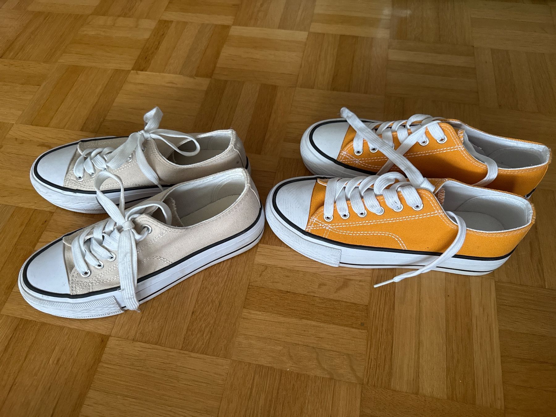 Scarpe da donna: 5 Paar Stoff Damen Schuhe – Usato da birsfelden venduto da Giuseppe70 1