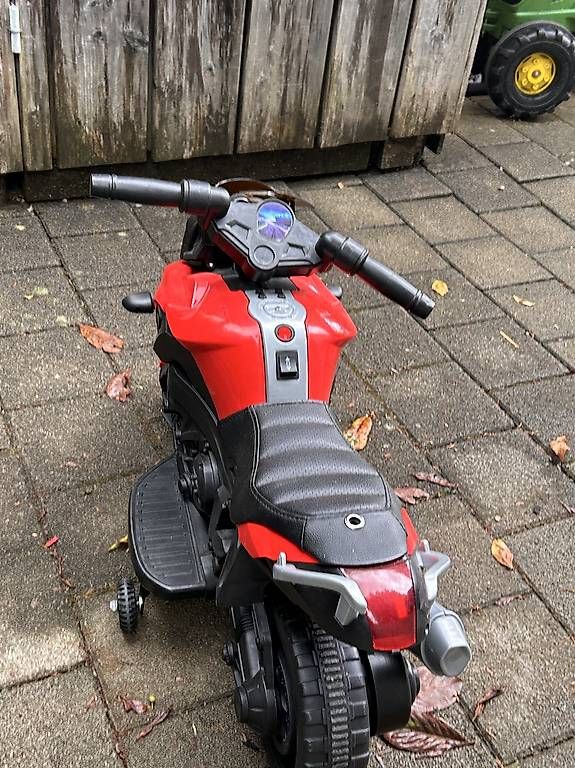 Veicoli per bambini: Kinder Elektro Motorrad  – Usato da Münchenstein venduto da Manu140789