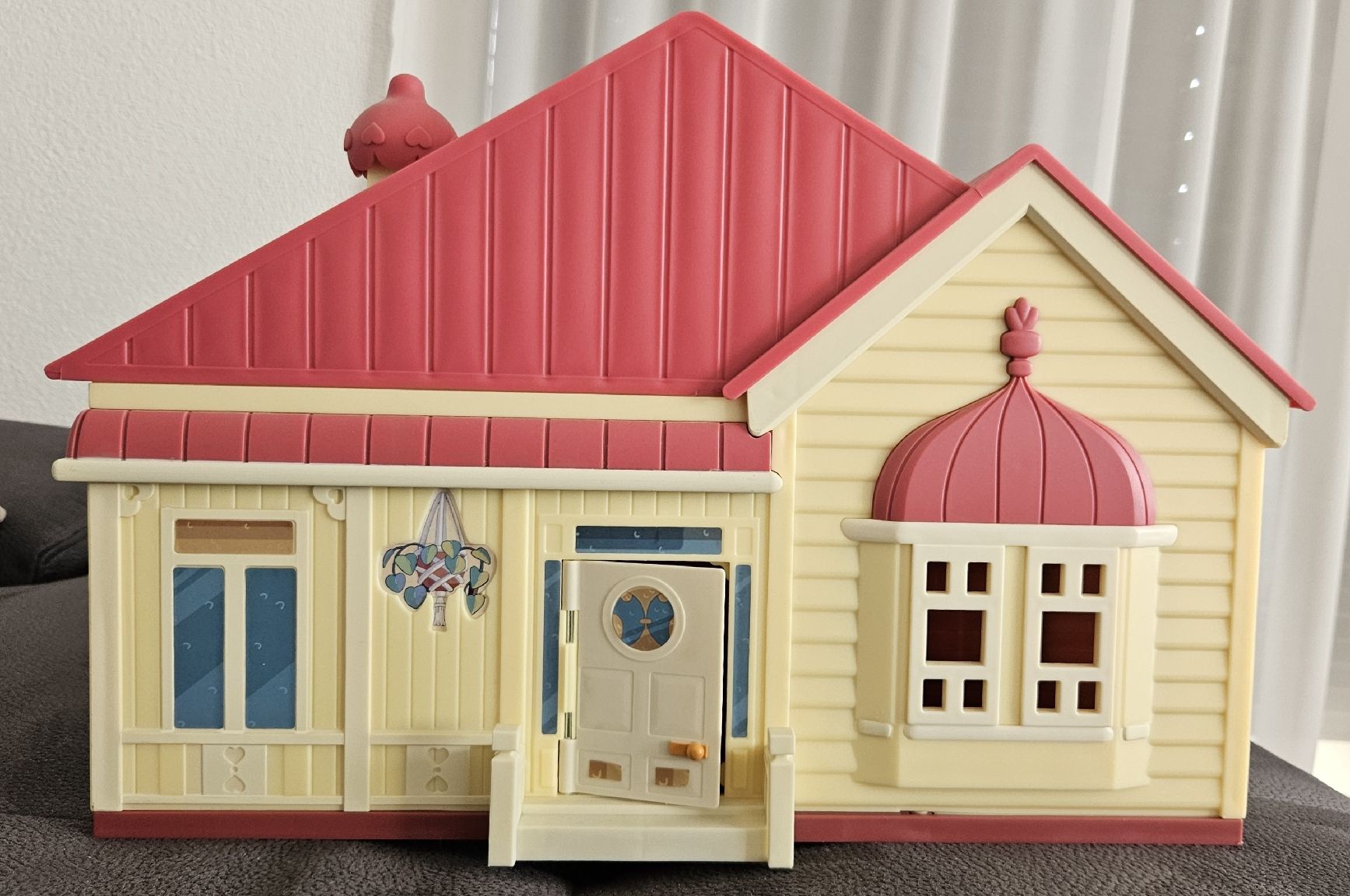 Puppenhäuser & -möbel: Bluey Haus mit Möbeln – Gebraucht aus Büsserach von DTM82 2