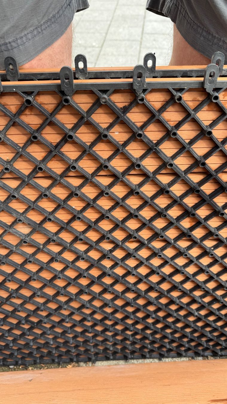 Rivestimenti per pavimenti: Gebrauchte Holzfliesen (WPC) für Terrasse oder Balkon – Usato da Menziken venduto da SwissTaehyung 1