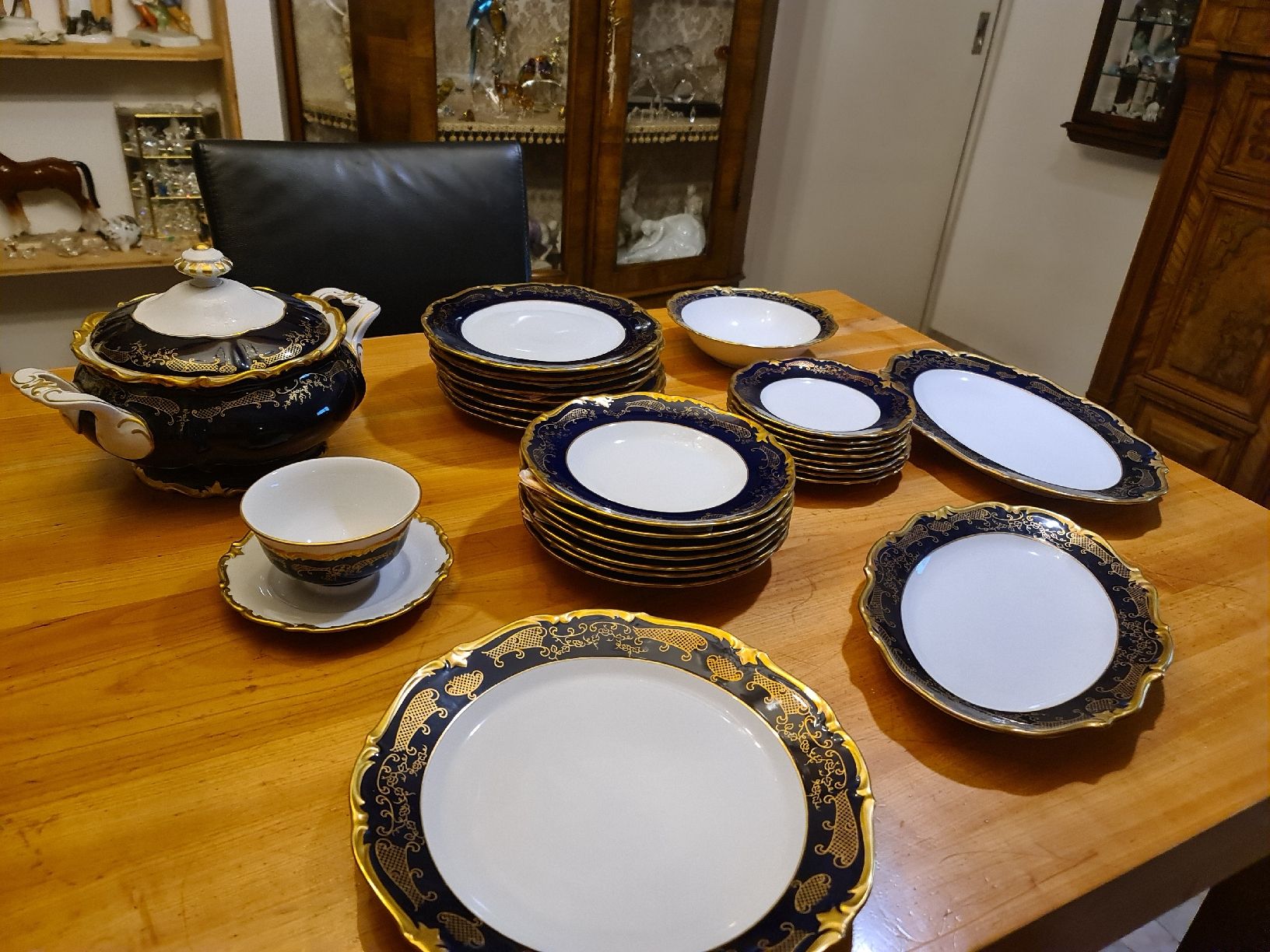 Set di piatti: Reichenbach Barock Speiseservice Kobalt Gold – Usato da henau venduto da Rockj