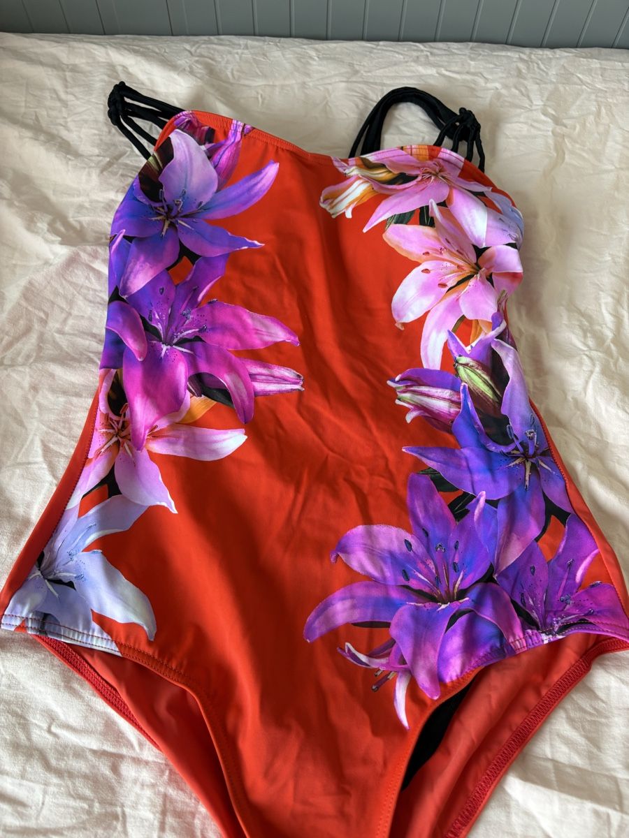 Badekleider & Bikinis: Ulla Popken Badeanzug Gr. 44, Orange mit Blumenmuster – Gebraucht aus Wädenswil von moni_zh