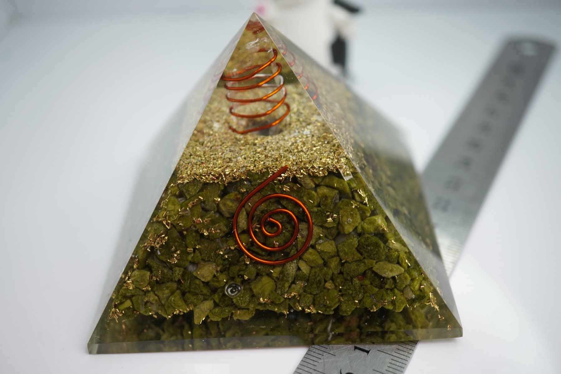 Mineralien & Heilsteine: Pistazien Opal    -Orgonit - Pyramide 75mm  ab 10.- – Neu und originalverpackt aus Eschenbach SG von topstone 4