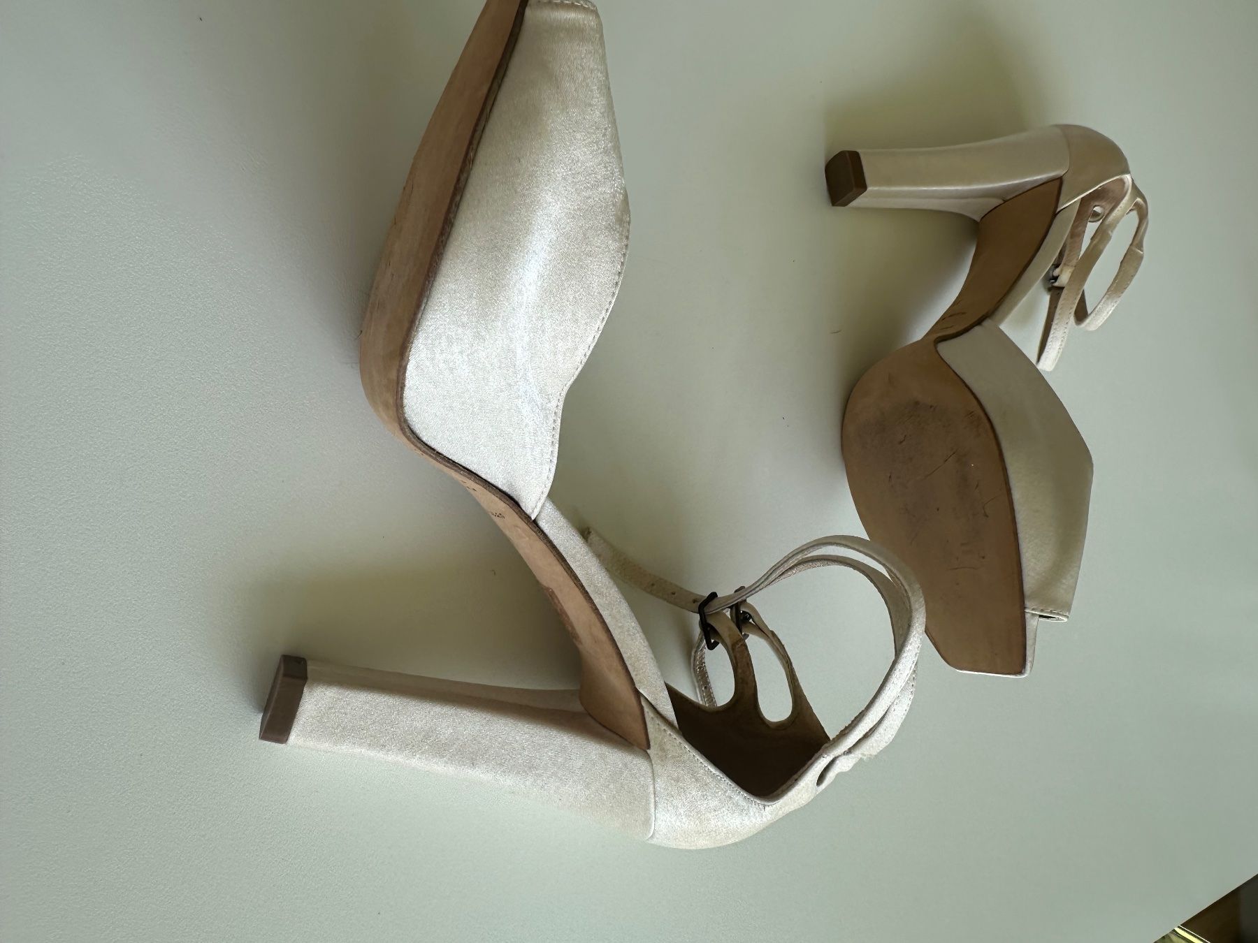 Scarpe da donna: Elegante Satin-Heels Creme mit Rose – Nuovo (secondo la descrizione) da Zürich venduto da laschelli 1