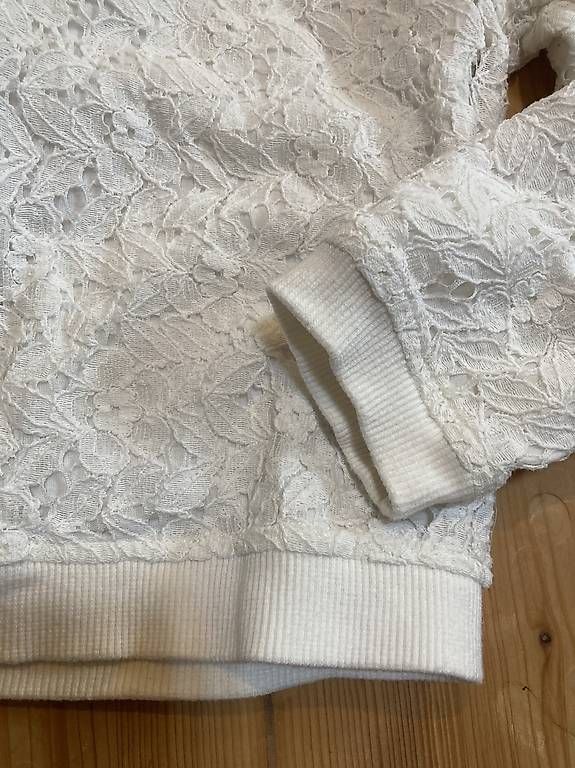 Giacche & Cappotti: Jäckchen mit Spitzen weiss Gr.128 – Usato da Brunnadern venduto da Bumlebee 2