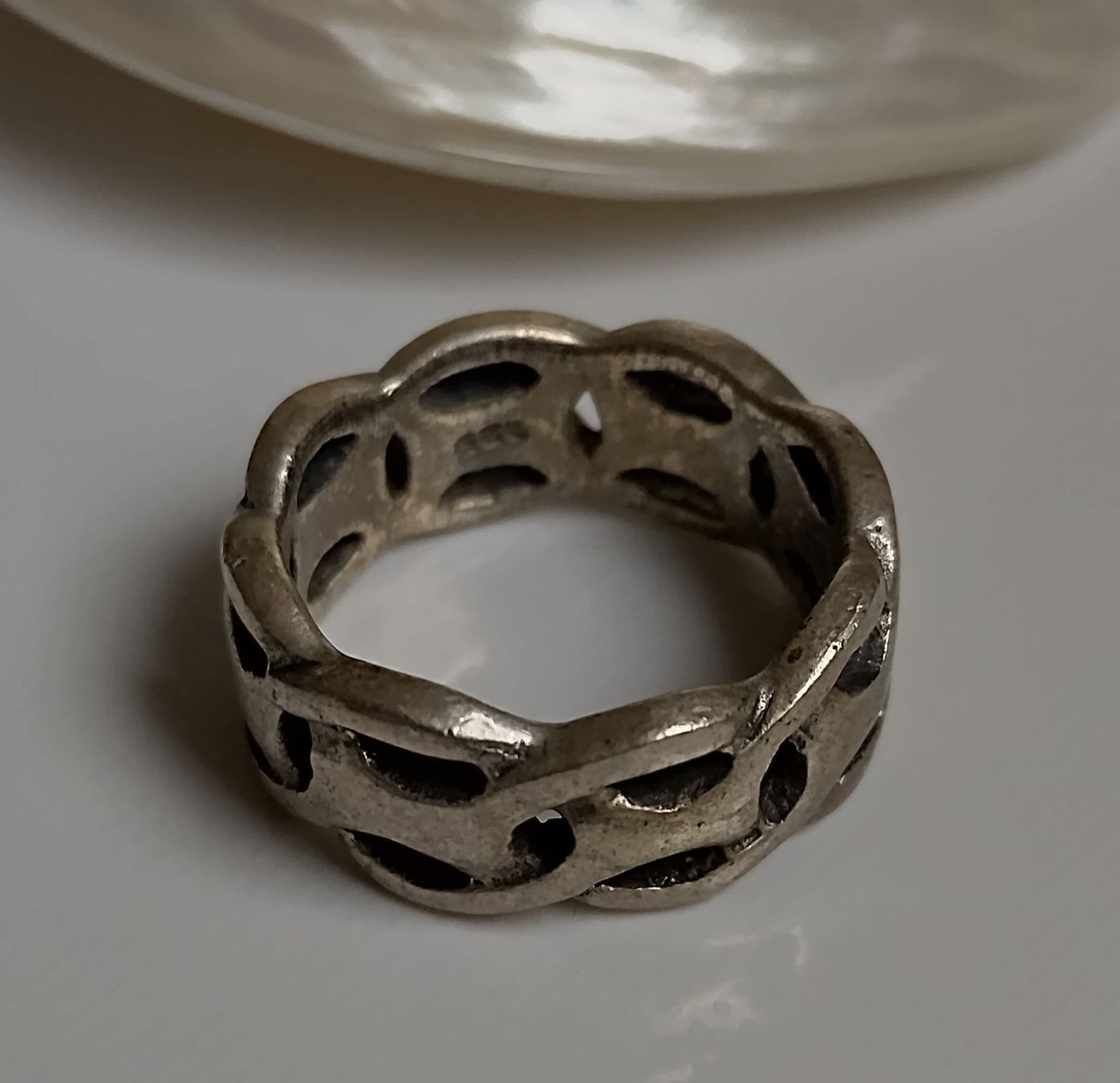 Anelli: RING IN 925 SILBER MIT RUNDUMMUSTERUNG – Usato da Romanshorn venduto da BoutiqueA 2