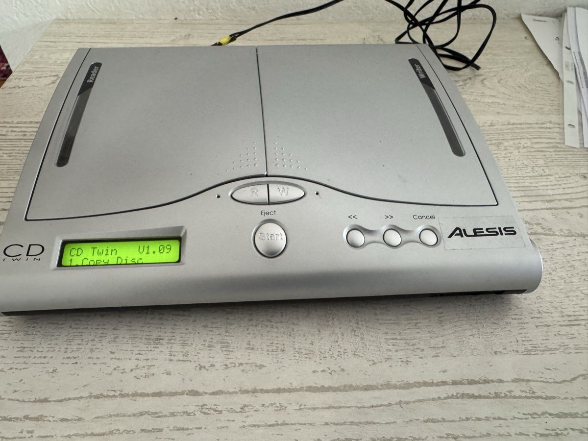 Lettore multimediale & Streamer: Alesis CD Twin CD Duplicator Reader Writer Silver – Usato da Zunzgen venduto da milesdavis76 5