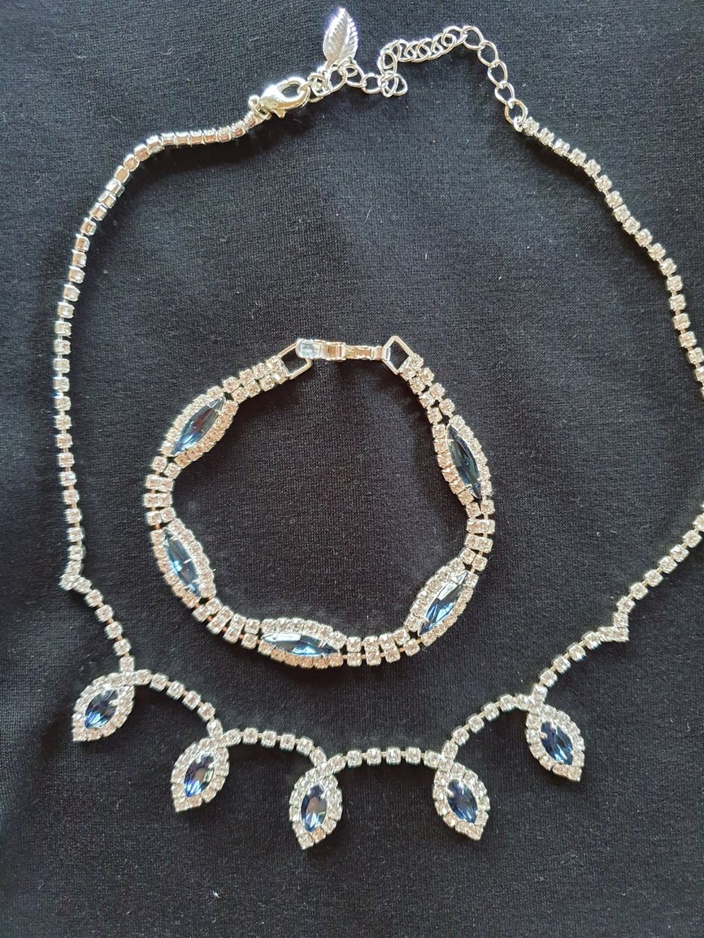 Ketten: Collier mit passenden Armband – Gebraucht aus Ilanz von bet_7gww