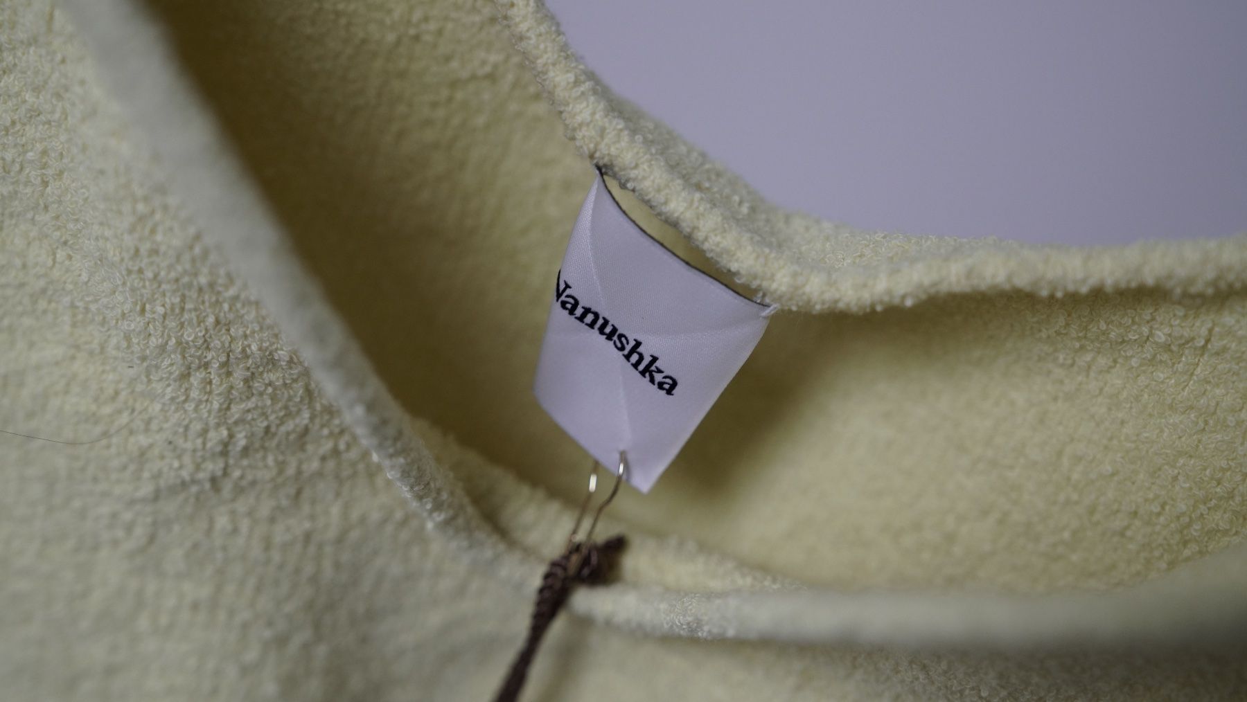 Nanushka Top: Nanushka Cropped Top Bouclé gelb – Nuovo e nell'imballaggio originale da Zürich venduto da julia_vina 7