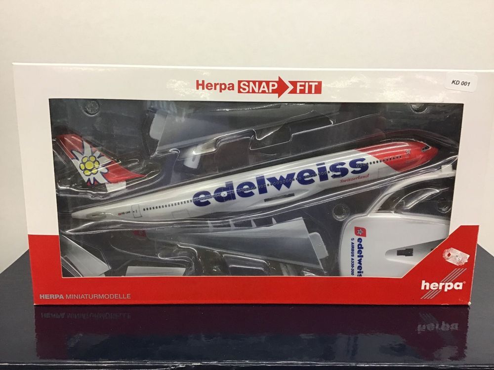 Herpa Snap-Fit Modellflugzeug Swiss International Air Lines Airbus A340-300 – HB-JMI Schaffhausen, Miniatur im Maßstab 1:200, Sammlerstück, Modell mit Standfuß, Kunststoff