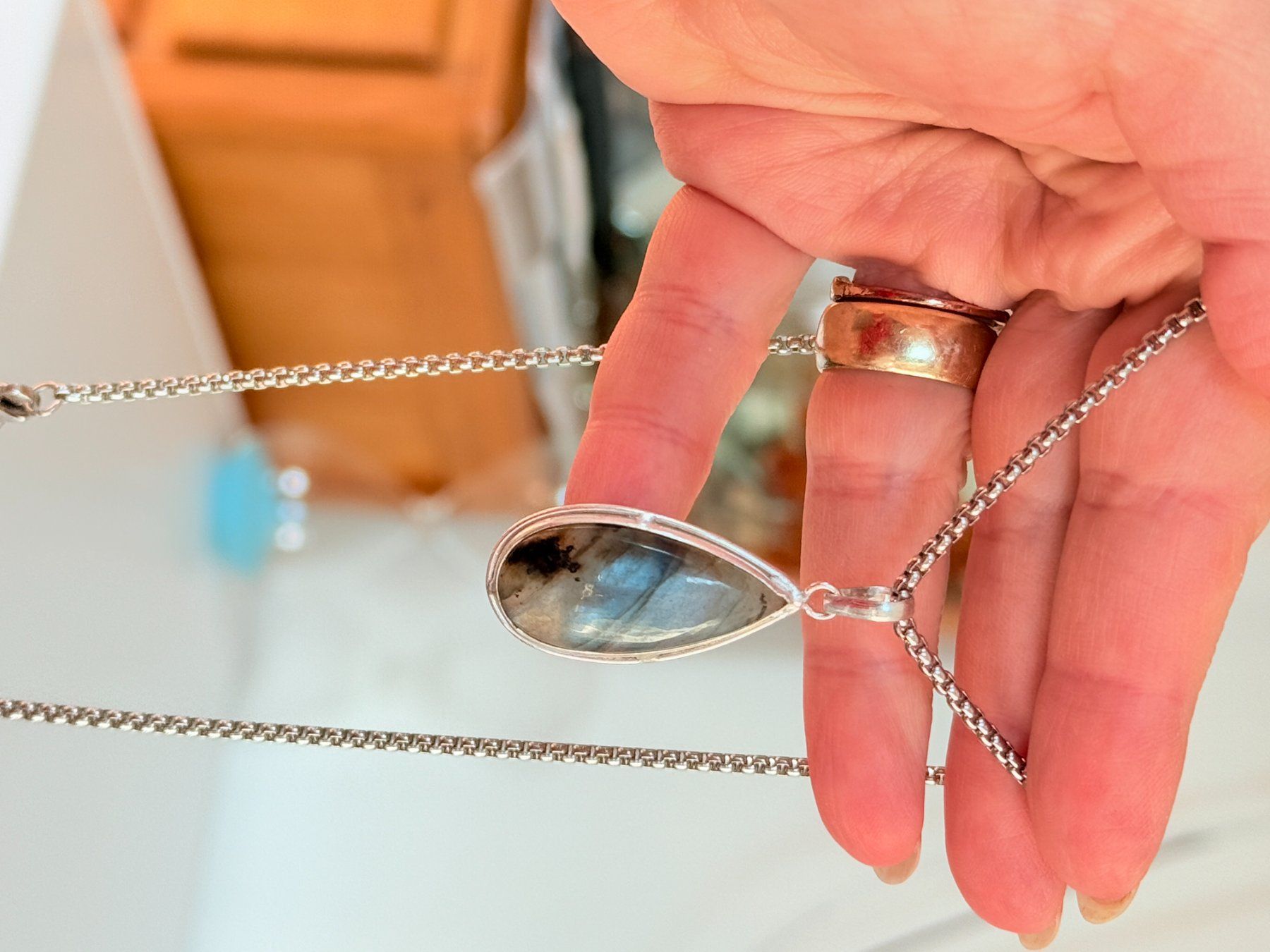 Catenine: Collier Labradorite naturelle – Nuovo e nell'imballaggio originale da Genève venduto da AGBERG 9