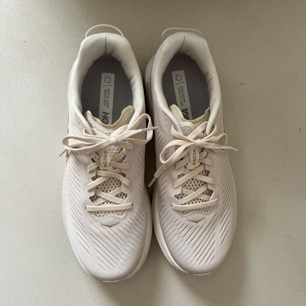 Scarpe da donna: Hoka Rincon 3 SOFT & LIGHT MEETS FAST Grösse 40 – Nuovo (secondo la descrizione) da Buochs venduto da charlie18 5