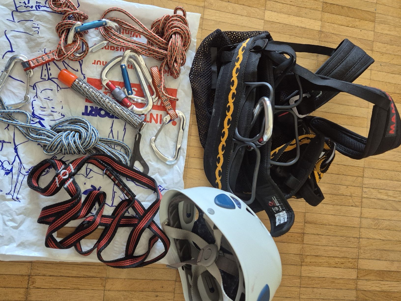 Mammut Matériel de grimpe: Gstältli/Klettergurt, Helm – D'occasion à Zürich par arb_b689 2