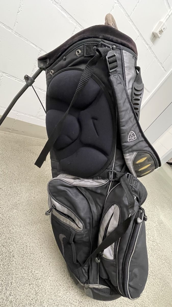 Nike Taschen: Nike Golf Standbag – Gebraucht aus Steffisburg von santra 2