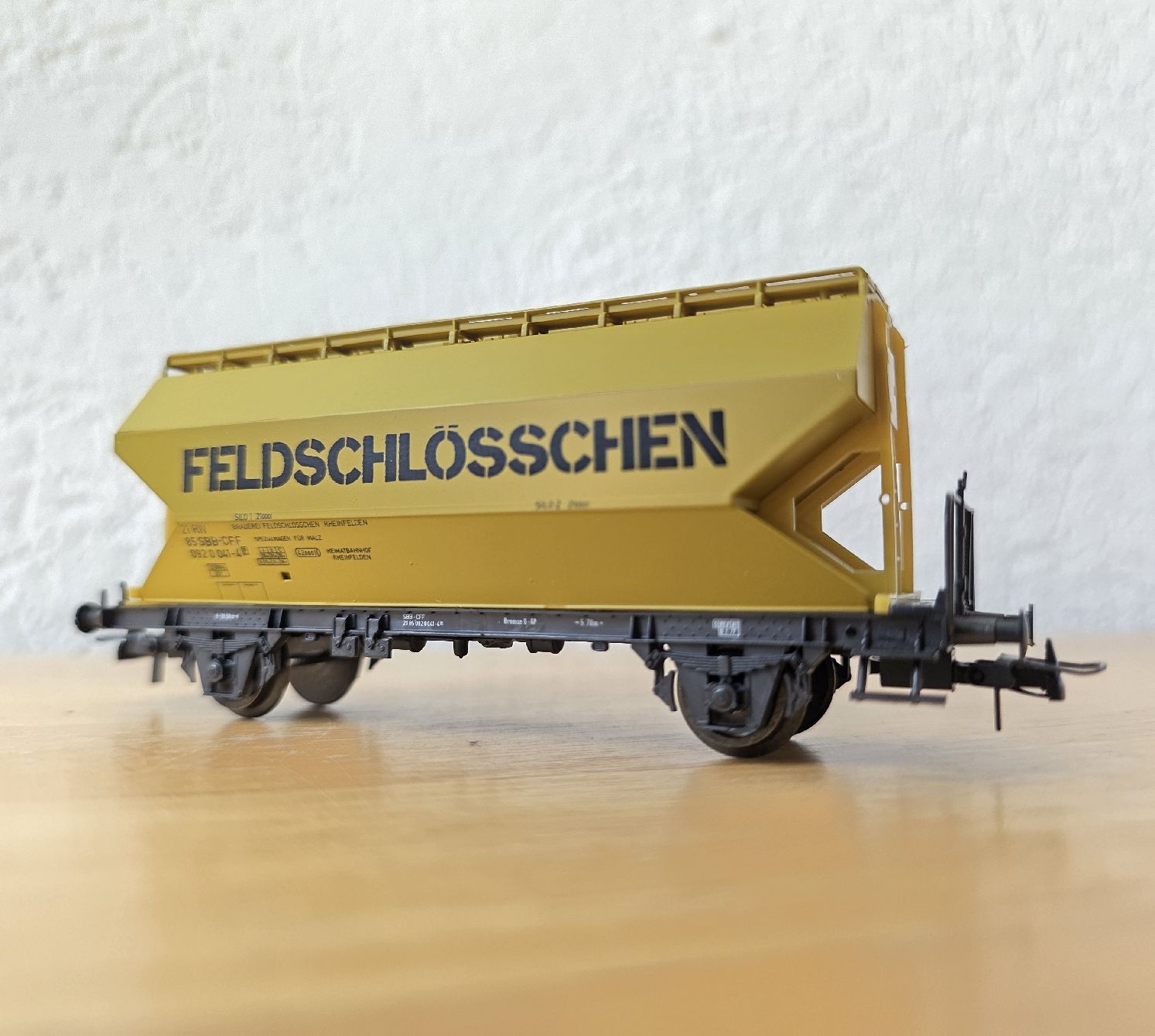 Roco Modellini di ferrovie: Feldschlösschen Güterwagen Roco 46392 H0 – Usato da Männedorf venduto da Modell-Spezialisten 1