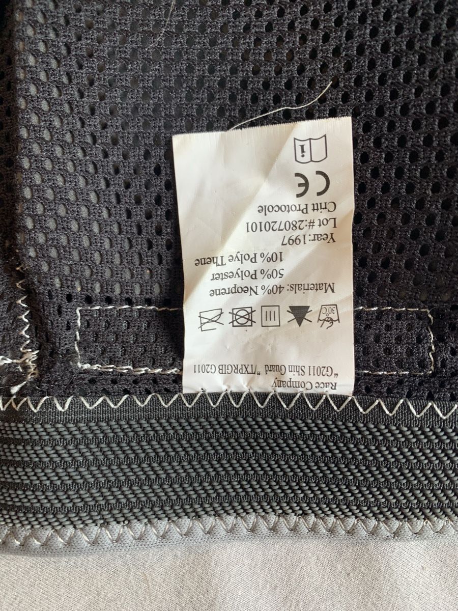 Protections: Protège tibia taille L – D'occasion à Renan BE par nil_fz9w 2