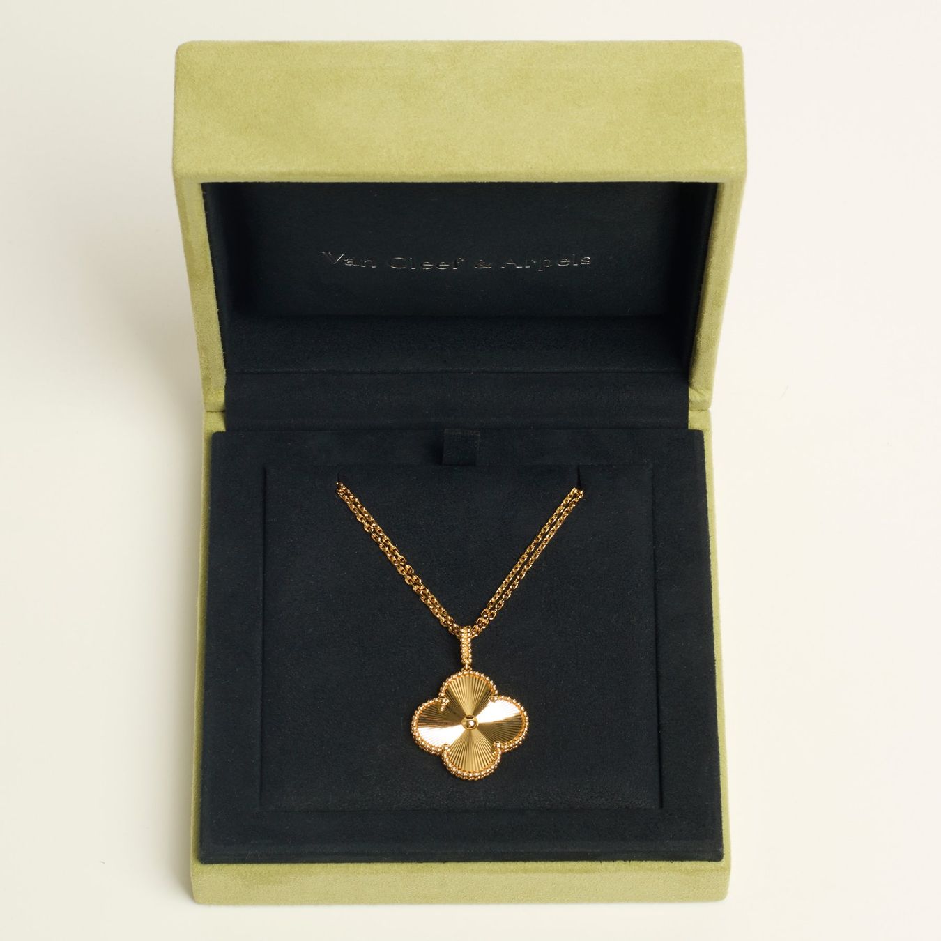 Van Cleef Catenine: Authentique Sautoir VAN CLEEF & ARPELS Magic Alhambra – Nuovo e nell'imballaggio originale da Carouge GE venduto da TLD 2