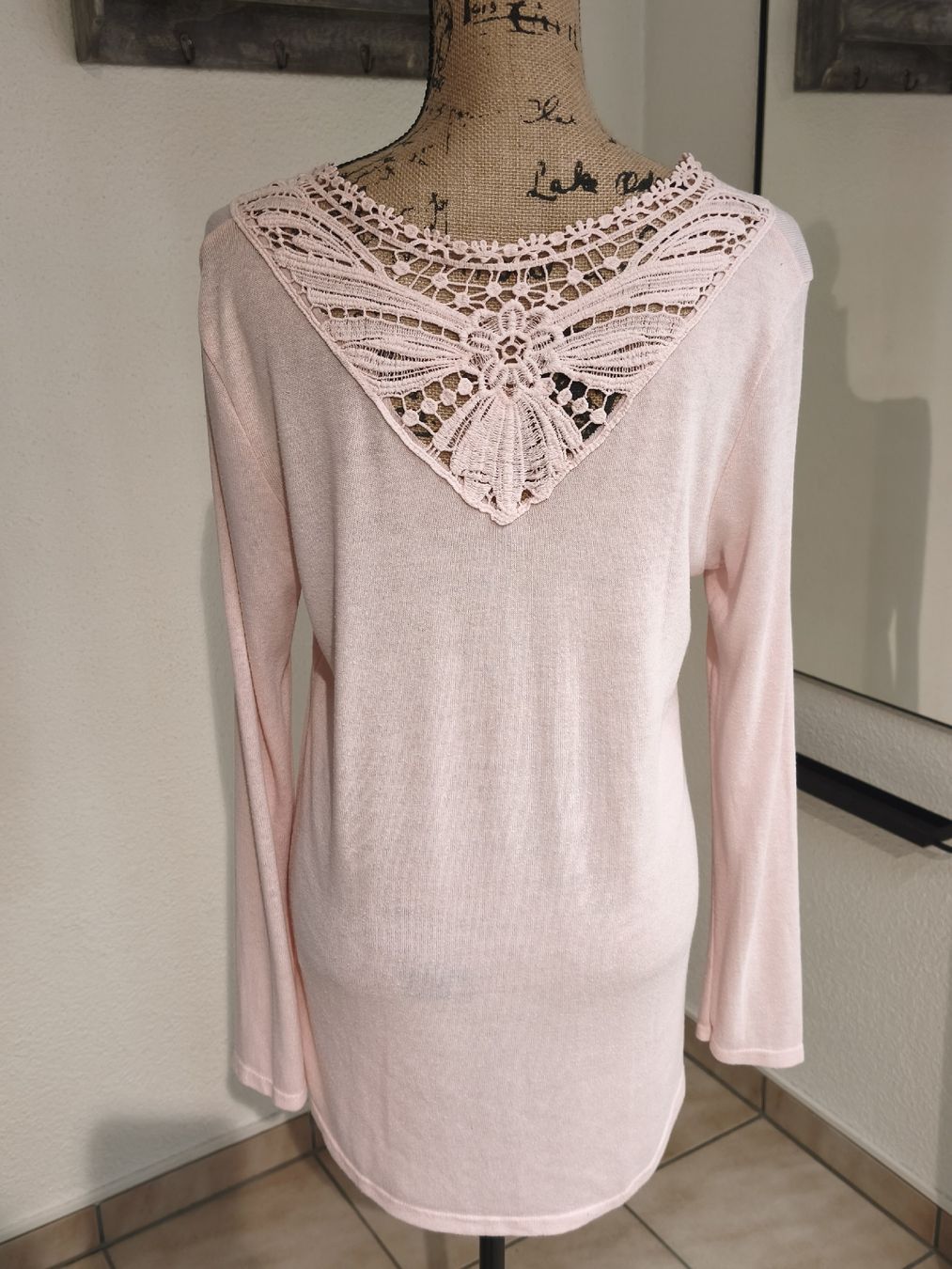 Maglioni & Felpe: Damen Pullover hellrosa Grösse L Spitze guter Zustand – Usato da Emmetten venduto da SecondhandSiska 2